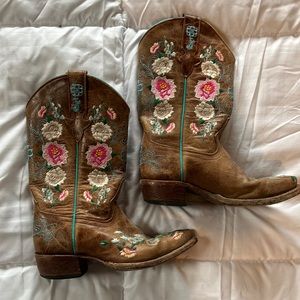 Girls size 13 leather cowgirl boots embroidered Macie Bean